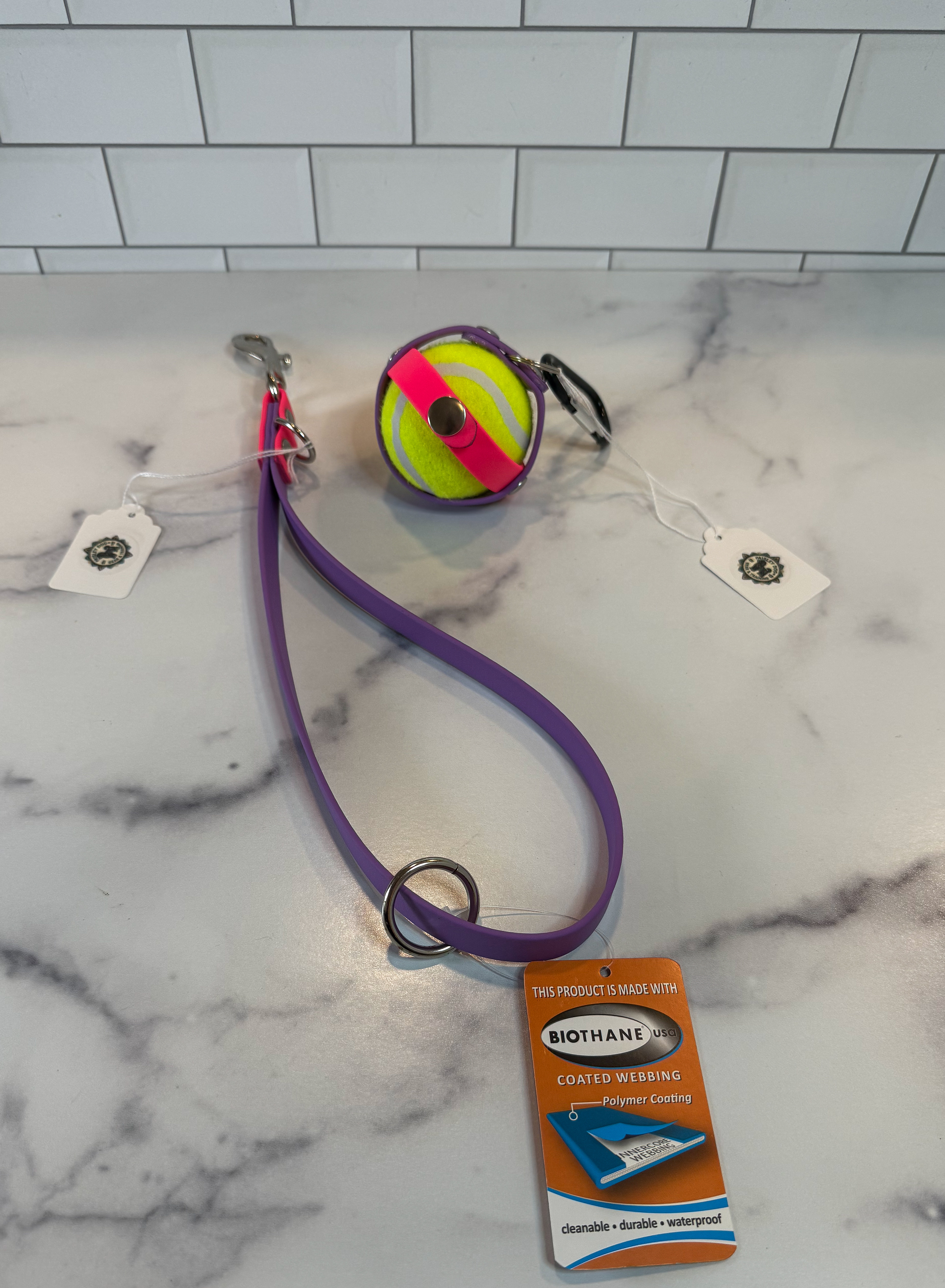 Item: Traffic handle + collar set | Width: 5/8 in | Colors: Amethyst Purple & Pink 521 | Hardware: silver | Custom: Added floating O-ring for attachment