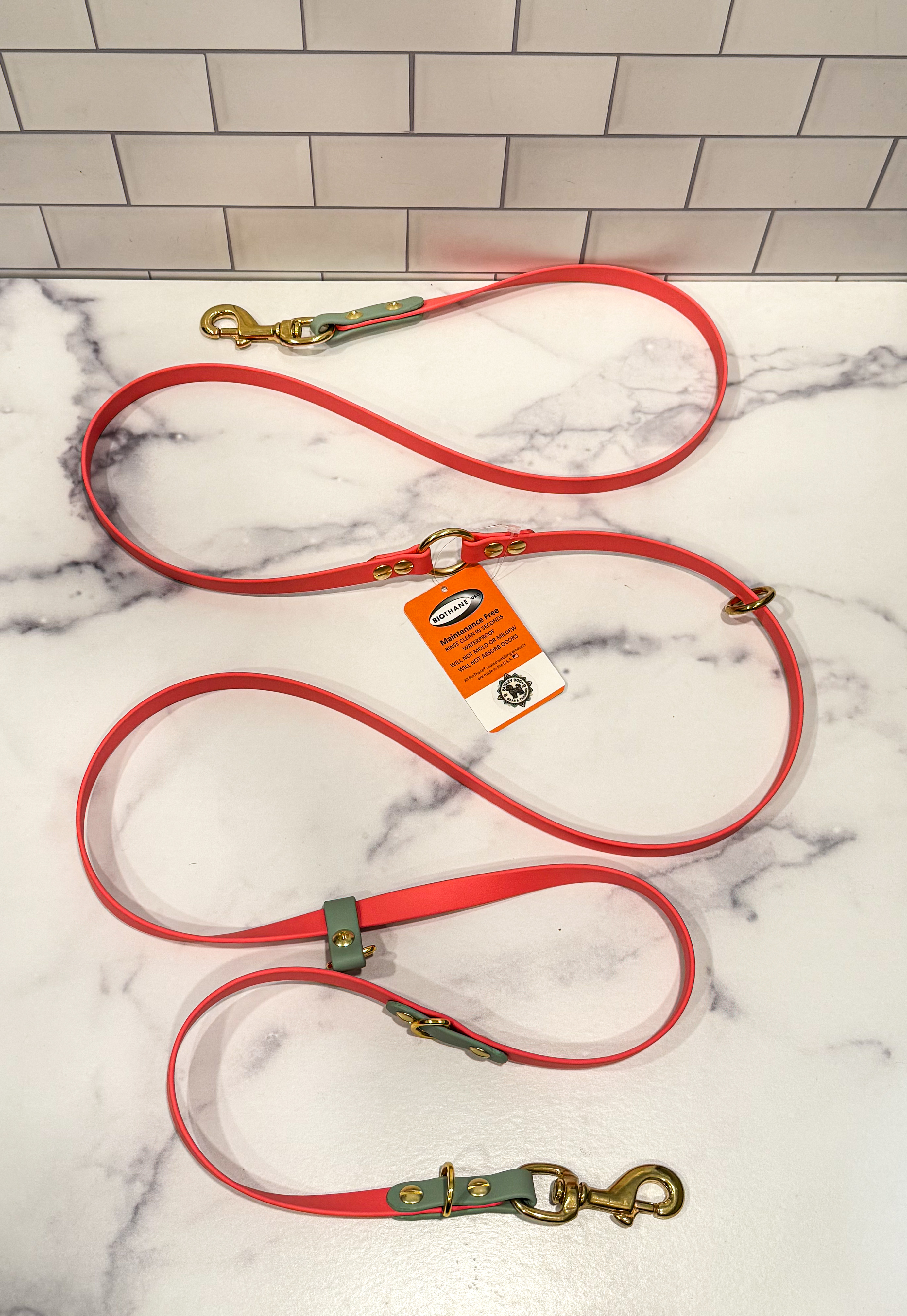Item: Hands-free system | Length: 7 ft | Width: 5/8 in | Colors: Coral & Sage | Hardware: solid brass