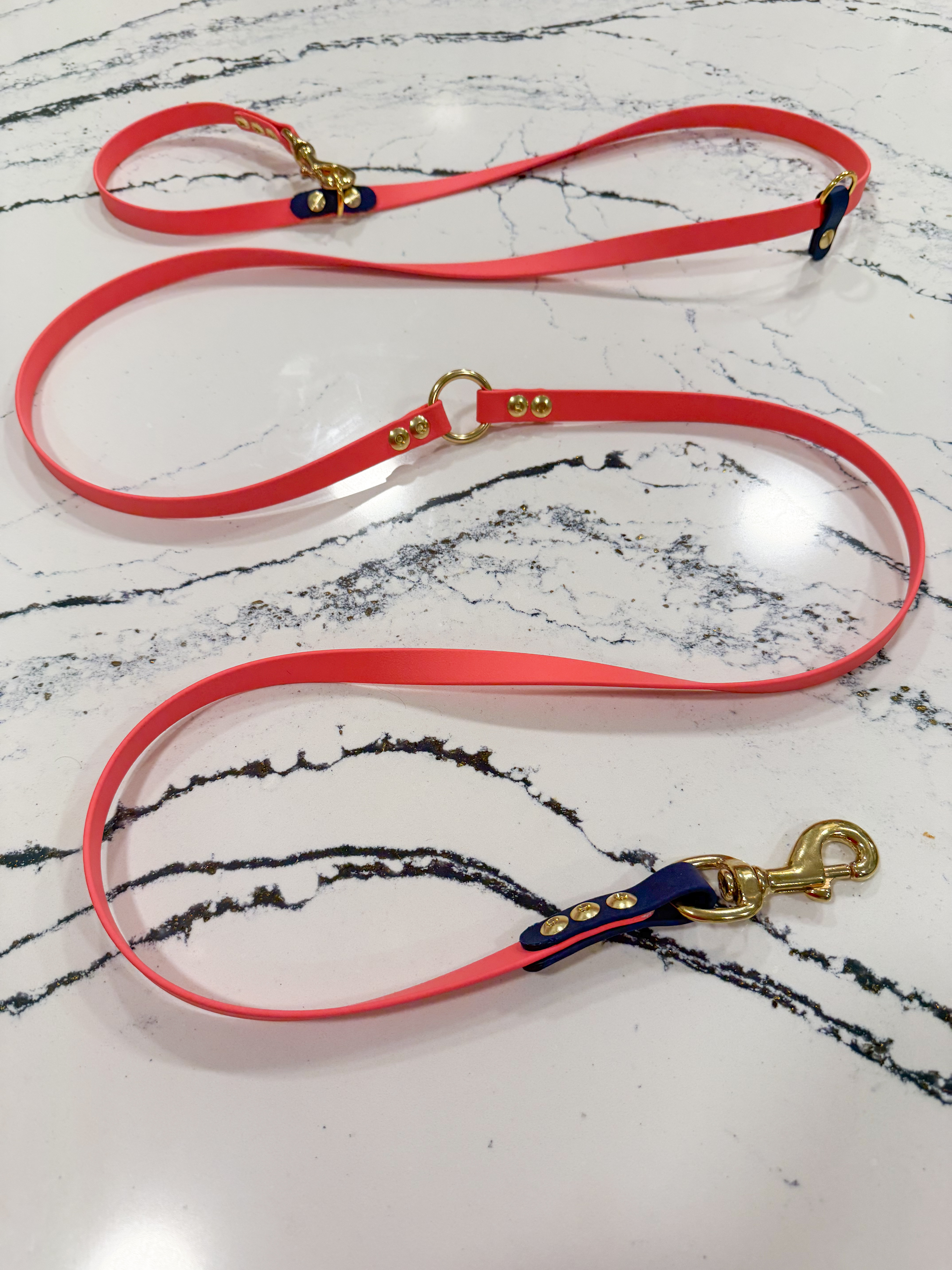 Item: Hands-free system | Length: 7 ft | Width: 5/8 in | Colors: Coral & Deep Sea | Hardware: solid brass