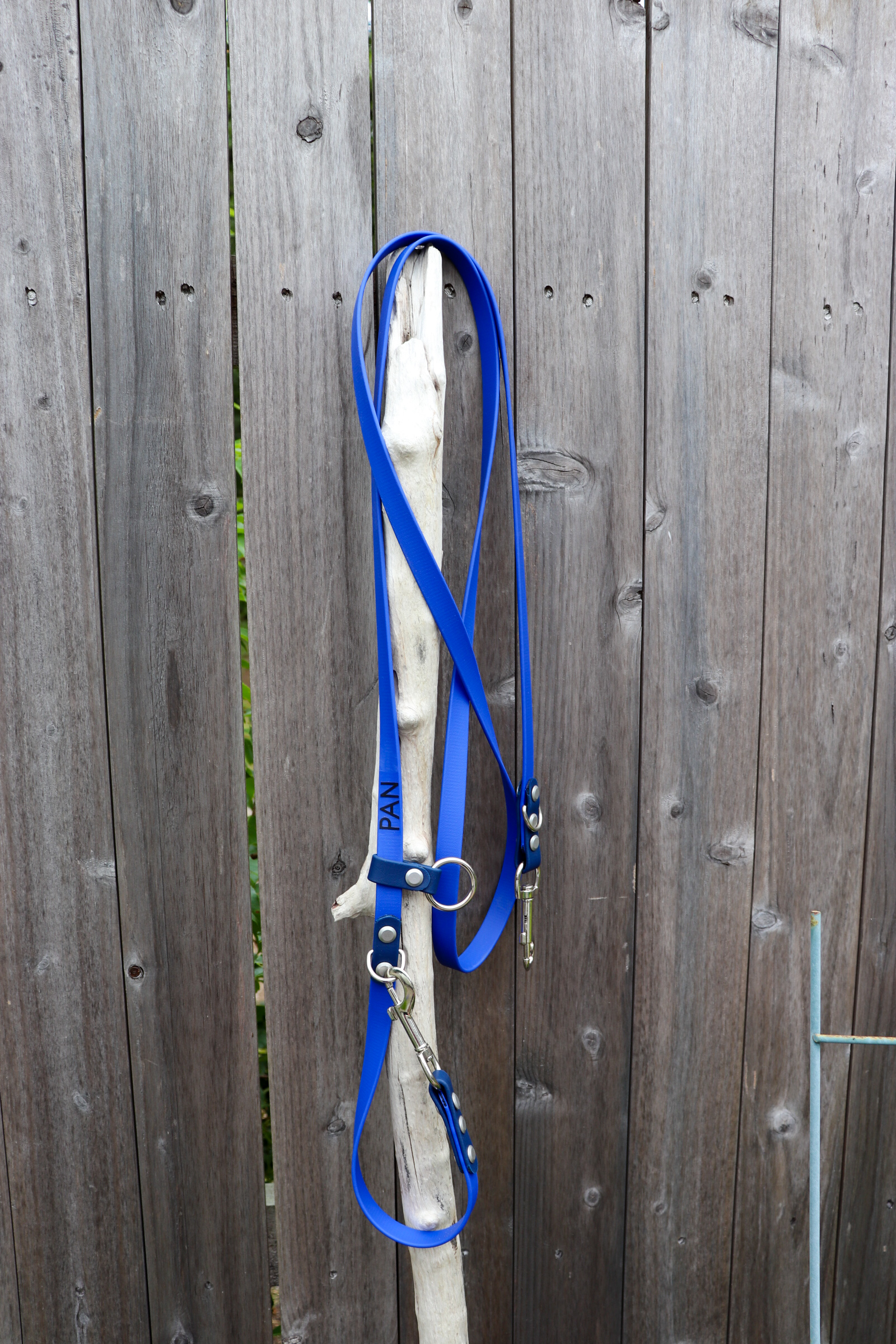 Item: Standard leash upgraded with hands-free attachments | Length: 7 ft | Width: 5/8 in | Colors: Blue 522 & Deep Sea | Hardware: silver | Custom: Hands-free attachments and HTV name