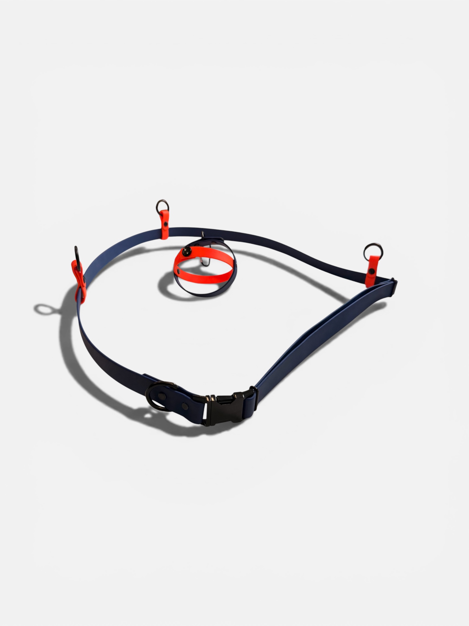 Item: Utility belt with buckle | Details: Example buckle configuration