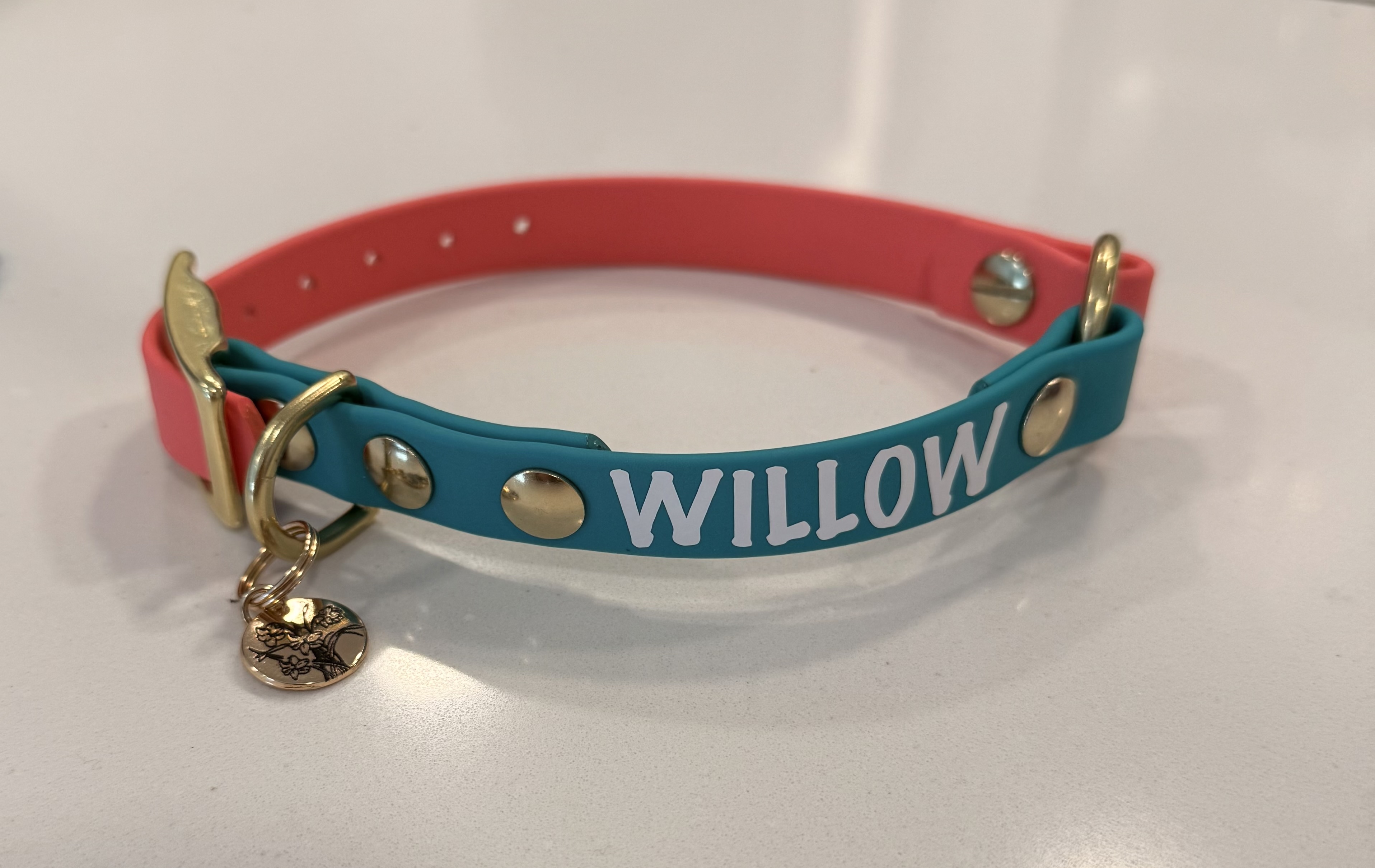 Item: Custom 2-tone O-ring split collar | Width: 5/8 in | Colors: Coral & Teal | Hardware: brass